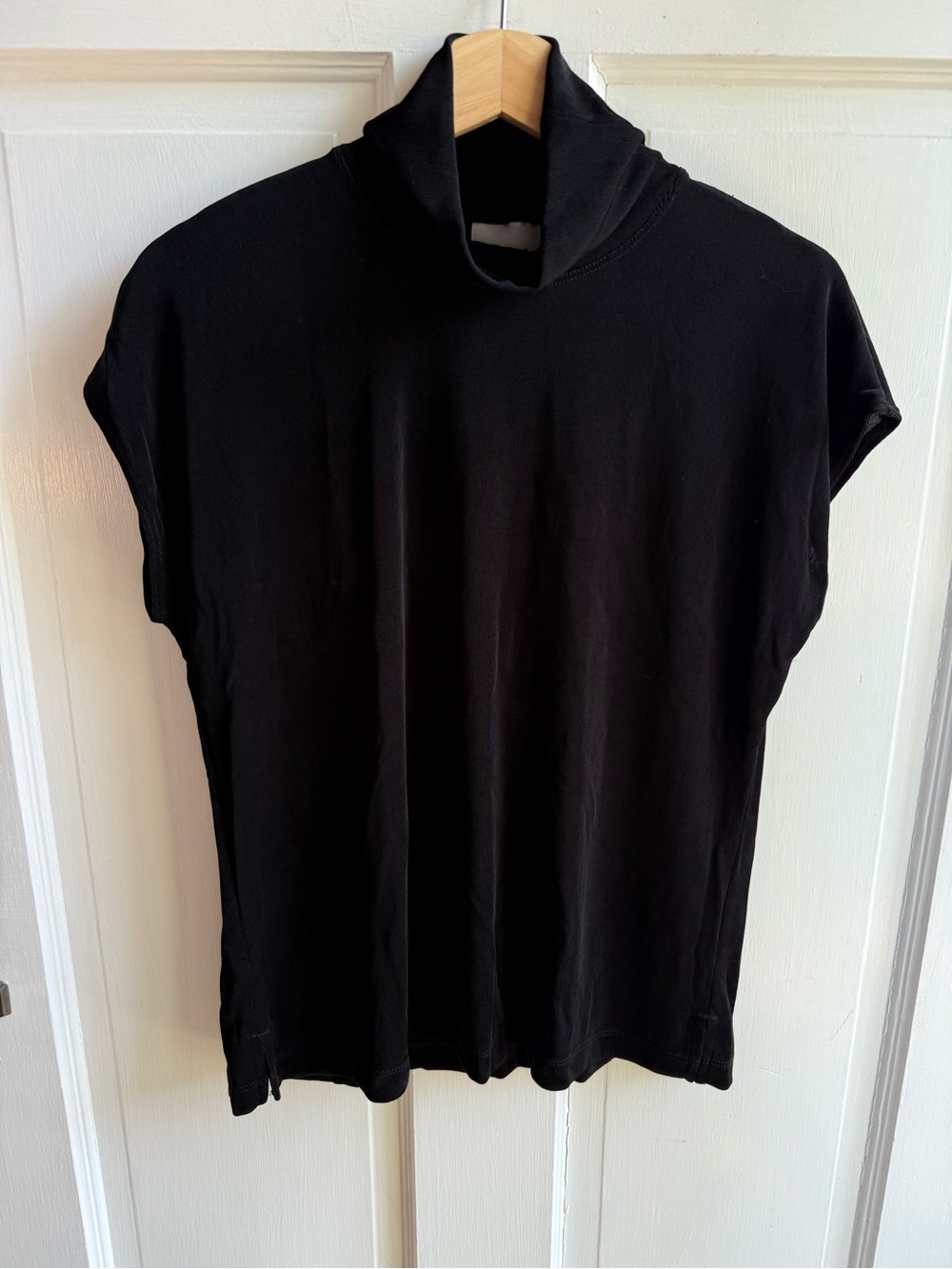 Chico's Travelers Black Sleeveless Mock Neck Top
